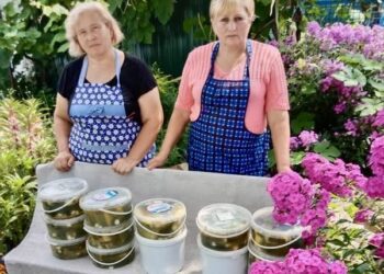 Жителі Путивльської громади передали військовим продукти та маскувальні сітки