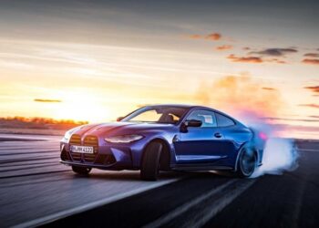 BMW запатентувала підвіску, яка сама визначатиме момент для заносу: як це працює