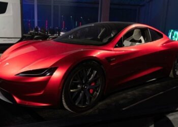 Маск анонсував презентацію нового Tesla Roadster