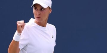 Калініна успішно розпочала чвертьфінал Кубка Біллі Джин Кінг