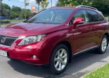 Капсула часу: 15-річний Lexus RX з пробігом 21 тис. км виставили на продаж (ФОТО)