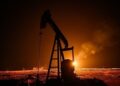 Ціна на нафту перетнула позначку в 100 доларів