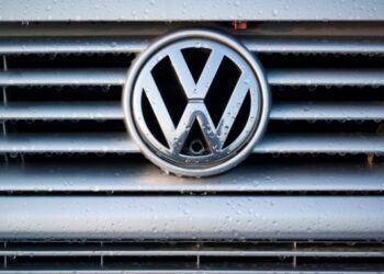 Volkswagen відкликає 208 000 авто через дефект рульової рейки