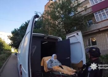 «Білі янголи» Сумщини вивезли з небезпечних територій чоловіка та маломобільну жінку