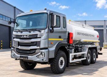 Паливозаправник для складних умов: в Україні створили новий APZ-14 на шасі JAC 6×6 (ФОТО)