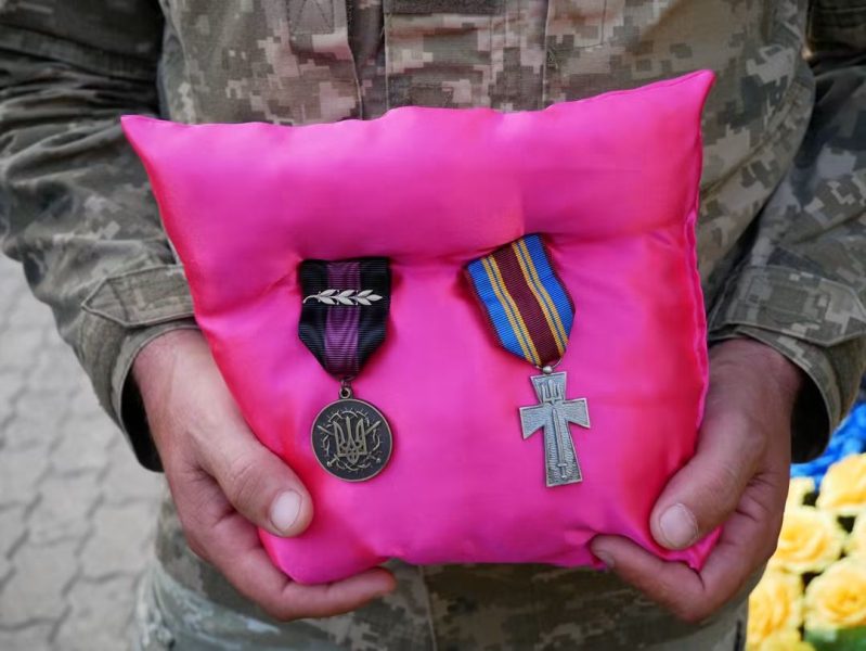 На Луганщині загинув 28-річний захисник із Ромен Денис Лавірко: громада провела Воїна в останню путь