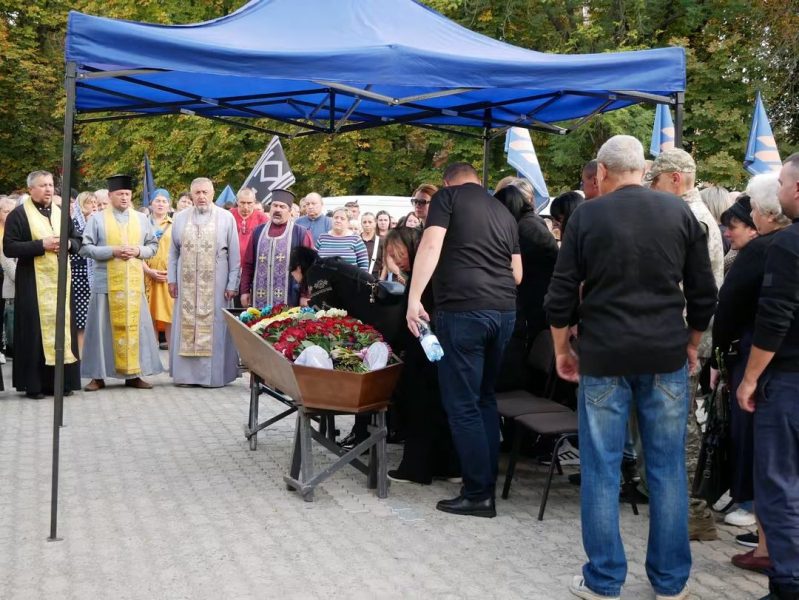 На Луганщині загинув 28-річний захисник із Ромен Денис Лавірко: громада провела Воїна в останню путь