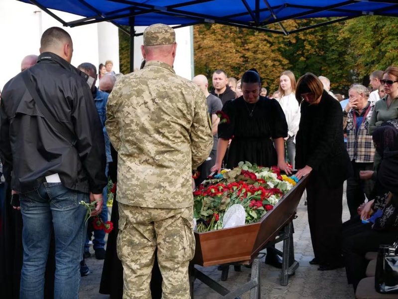 На Луганщині загинув 28-річний захисник із Ромен Денис Лавірко: громада провела Воїна в останню путь