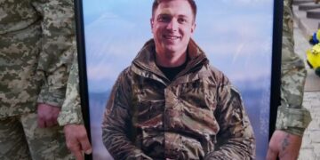 На Луганщині загинув 28-річний захисник із Ромен Денис Лавірко: громада провела Воїна в останню путь