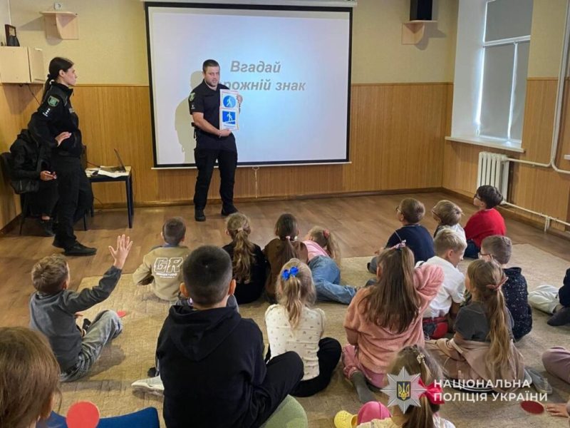 Поліція Конотопщини влаштувала для дітей інтерактив із правил дорожнього руху