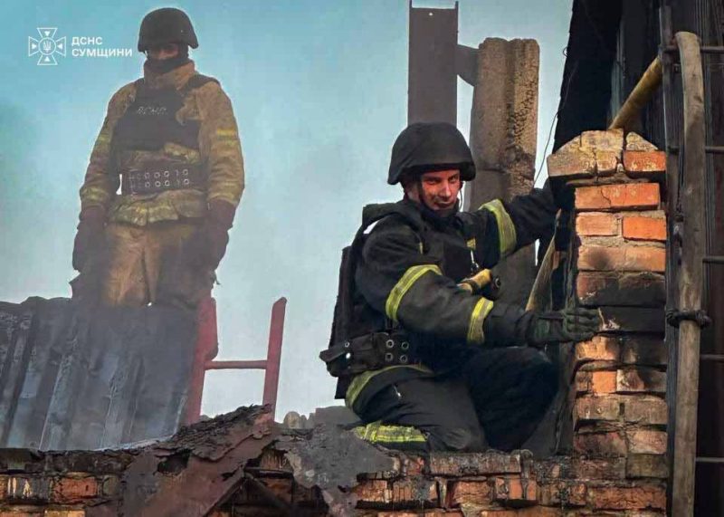 Рятувальники ліквідували всі осередки горіння після нічного удару по Конотопській громаді