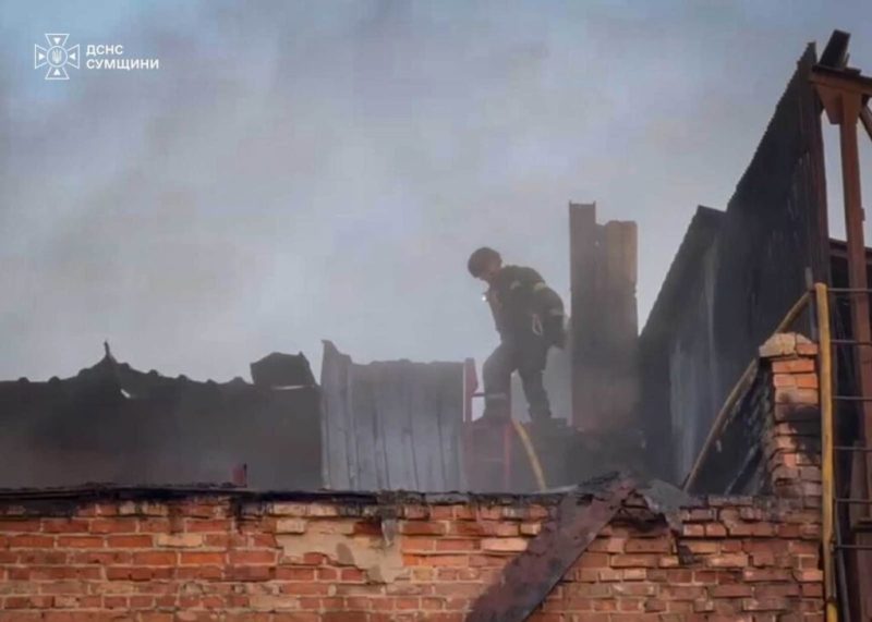 Рятувальники ліквідували всі осередки горіння після нічного удару по Конотопській громаді