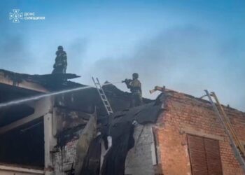 Рятувальники ліквідували всі осередки горіння після нічного удару по Конотопській громаді