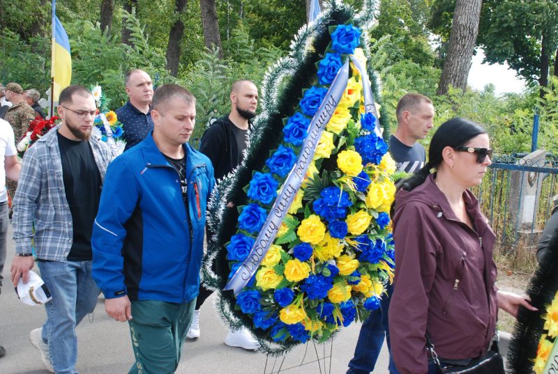 Шосткинська громада попрощалася с Захисником України Володимиром Романцовим + Фото