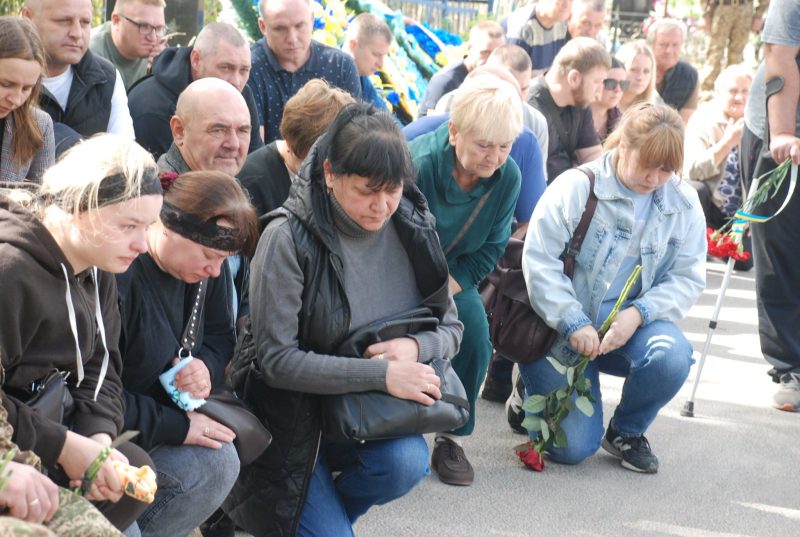 Шосткинська громада попрощалася с Захисником України Володимиром Романцовим + Фото