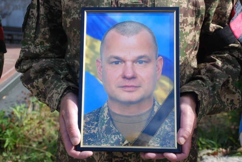 Шосткинська громада попрощалася с Захисником України Володимиром Романцовим + Фото