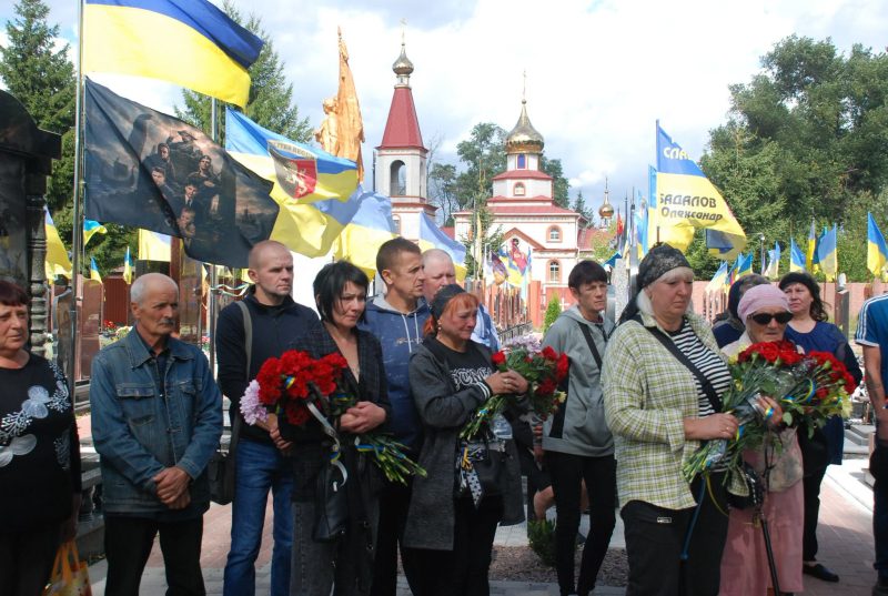 Шосткинська громада попрощалася с Захисником України Володимиром Романцовим + Фото