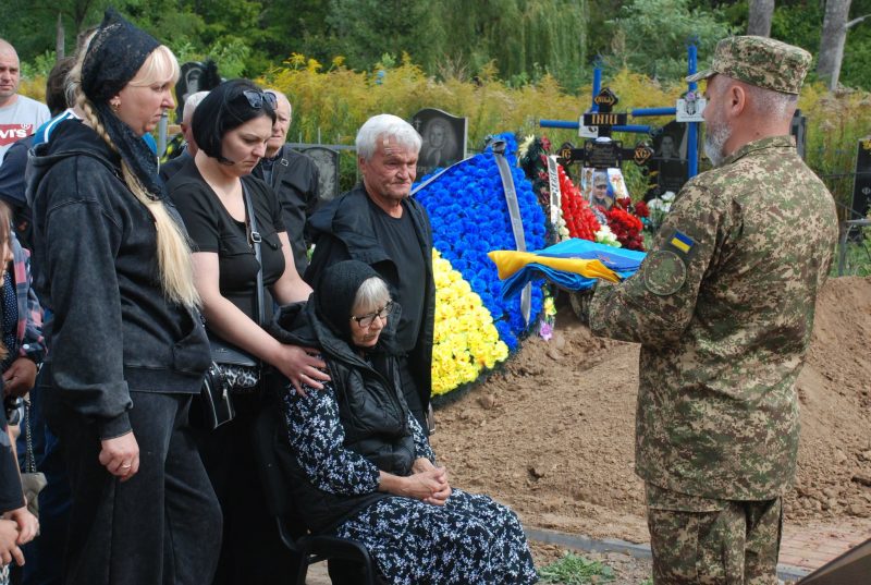 Шосткинська громада попрощалася с Захисником України Володимиром Романцовим + Фото