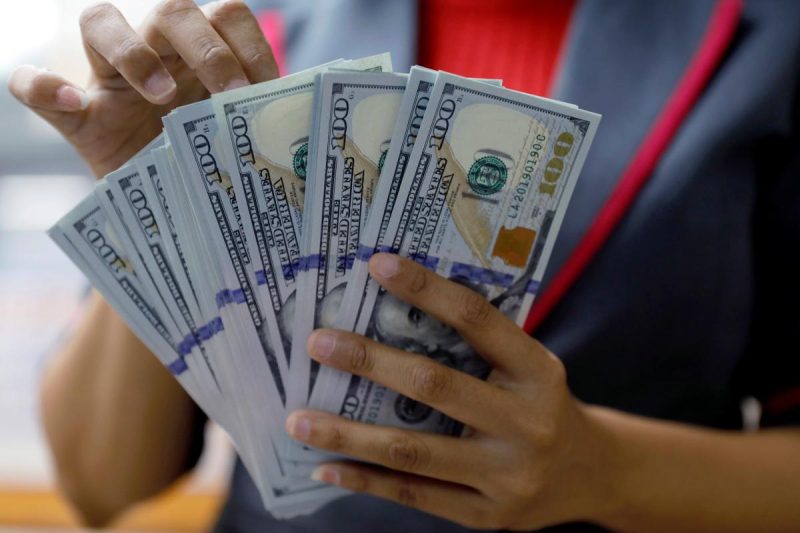 Скільки коштуватимуть 100 доларів: прогноз банкіра до 20 вересня