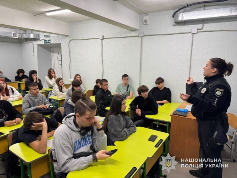 У Конотопі поліцейські навчали дітей правилам безпеки