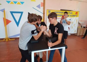 У Конотопі провели змагання з армрестлінгу до Дня фізичної культури і спорту