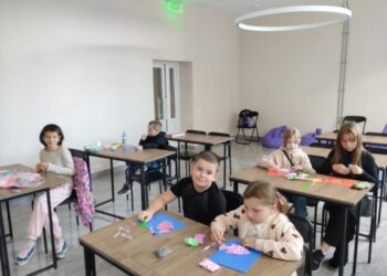 У Конотопській бібліотеці тривають заняття з Арт-терапії