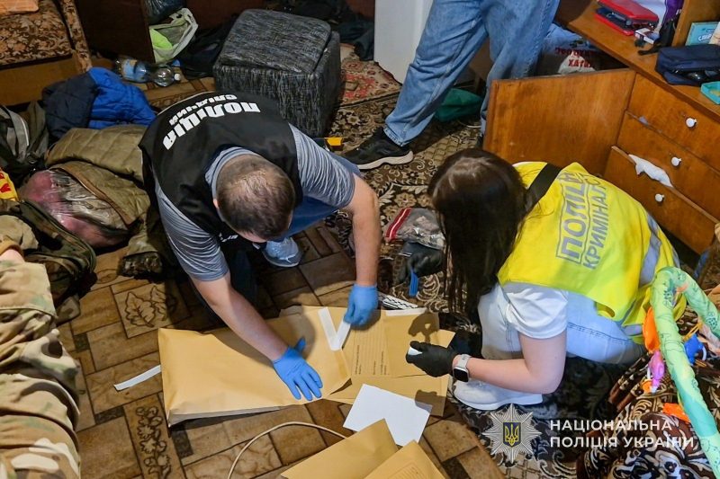 У Ромнах чоловік погрожуючи вагітній жінці ножем зґвалтував її