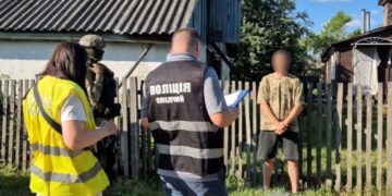 У Ромнах чоловік погрожуючи вагітній жінці ножем зґвалтував її