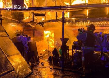 У Ромнах вночі сталася пожежа на Курганській: вогонь не поширився на будинок