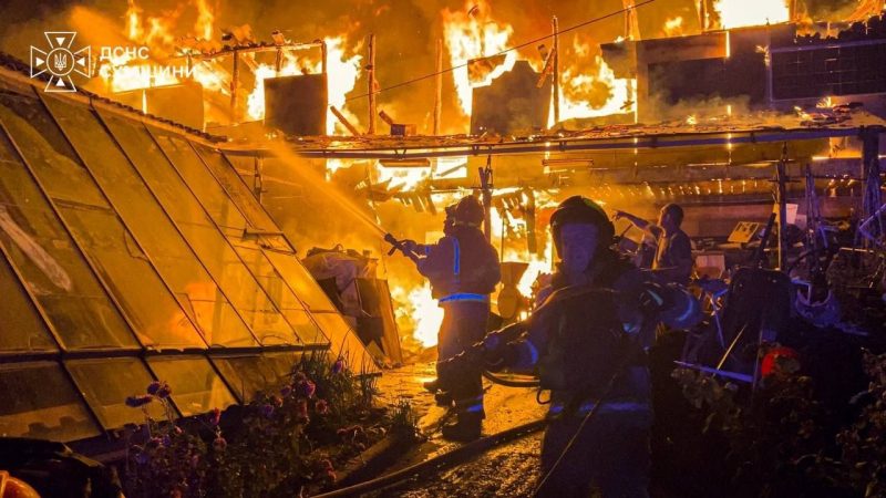 У Ромнах вночі сталася пожежа на Курганській: вогонь не поширився на будинок