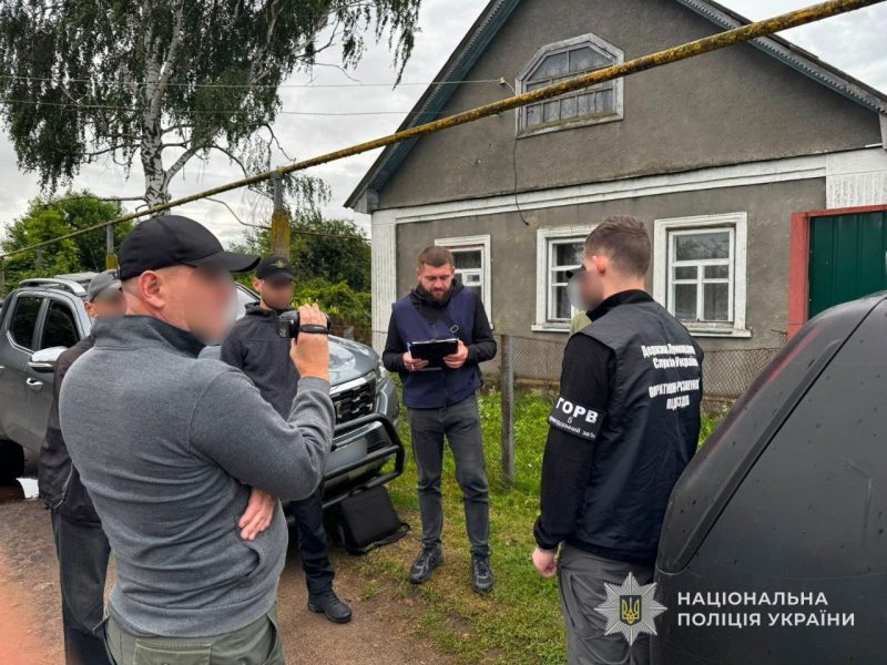 У селі на Шосткинщині викрили чоловіка, який вдома незаконно продавав цигарки та алкоголь