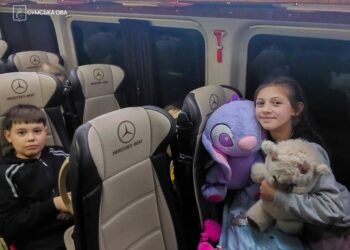 11 дітей із Сумщини вирушили до Італії: на них чекають нові знайомства та навчання