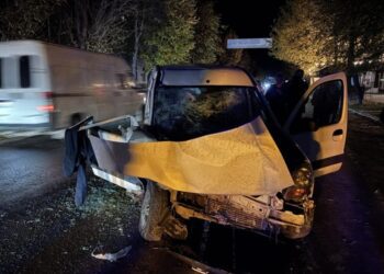 18-річний хлопець викрав автомобіль і вчинив ДТП у центрі Шостки