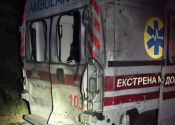 Російський дрон атакував автомобіль екстреної медичної допомоги на Сумщині: постраждали двоє медиків