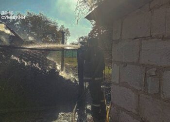 Ворог завдав ударів по місту Глухову- рятувальники працювали одночасно на двох локаціях