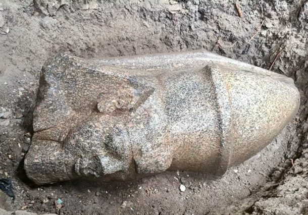 У Єгипті випадково знайшли дві масивні статуї фараона
