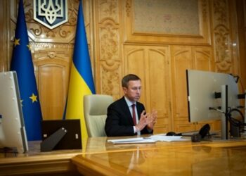 Уряд відновлює призупинені видатки бюджету