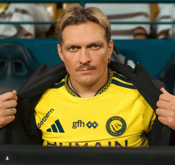 Усик не стримав емоцій після хет-трику Роналду Усик не стримав емоцій після хет-трику Роналду