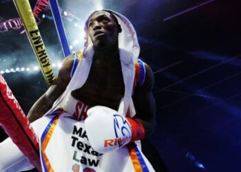 Володар титулів WBC, IBF і WBO готовий прийняти бій від Ломаченка за умови