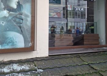 Три жінки 20, 21 та 39 років постраждали внаслідок ворожої атаки на ТРЦ у Сумах