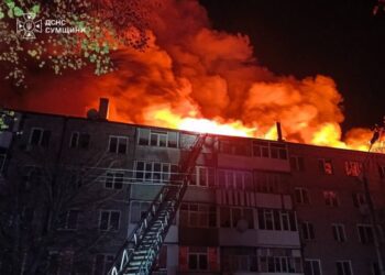 ДСНСники Сумщини на пожежі в Глухові врятували трьох людей