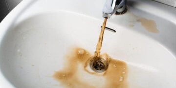 Конотпцям обіцяють перерахунок за неякісну воду під час відключень світла