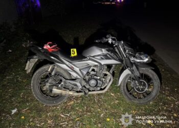 На Конотопщині в ДТП за участю неповнолітнього мотоцикліста травмовано двох дітей
