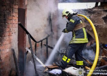 На Конотопщині ворог обстріляв дві громади, поранено чоловіка