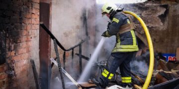 На Конотопщині ворог обстріляв дві громади, поранено чоловіка