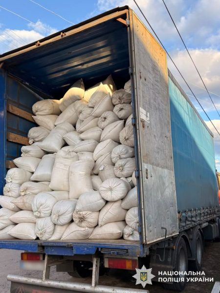 Понад 8 тонн тютюну на 4,8 млн грн: поліція Сумщини викрила масштабну схему незаконного обігу підакцизної продукції