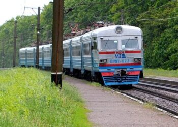 Поїзд Шостка – Фастів-1 затримується більш ніж на дві години