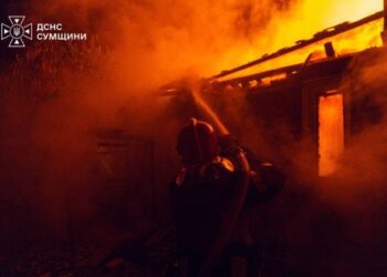 Рятувальники Сумщини тричі вночі ліквідували пожежі, які виникли через влучання ворожих БпЛА