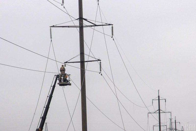 У кількох областях України застосовано аварійні відключення світла