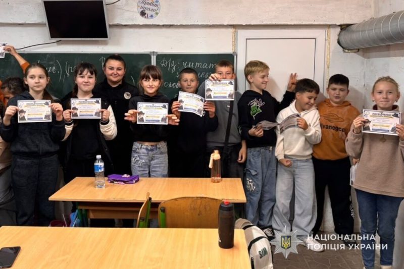 У Конотопі поліцейські проводять уроки з мінної безпеки для дітей + Фото